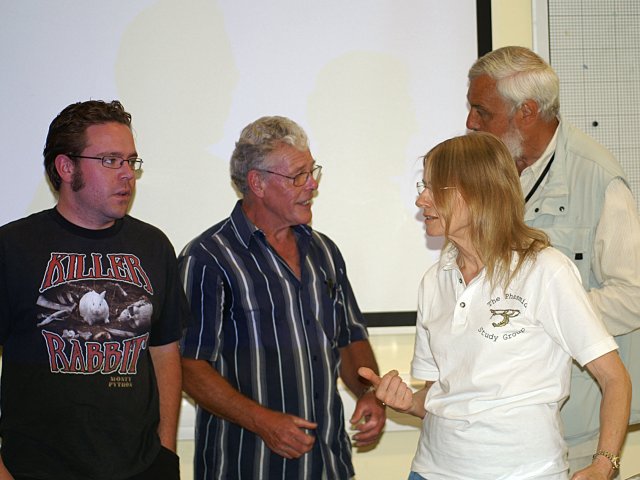 2010_Summer_Mtg_Members_in_discussion3